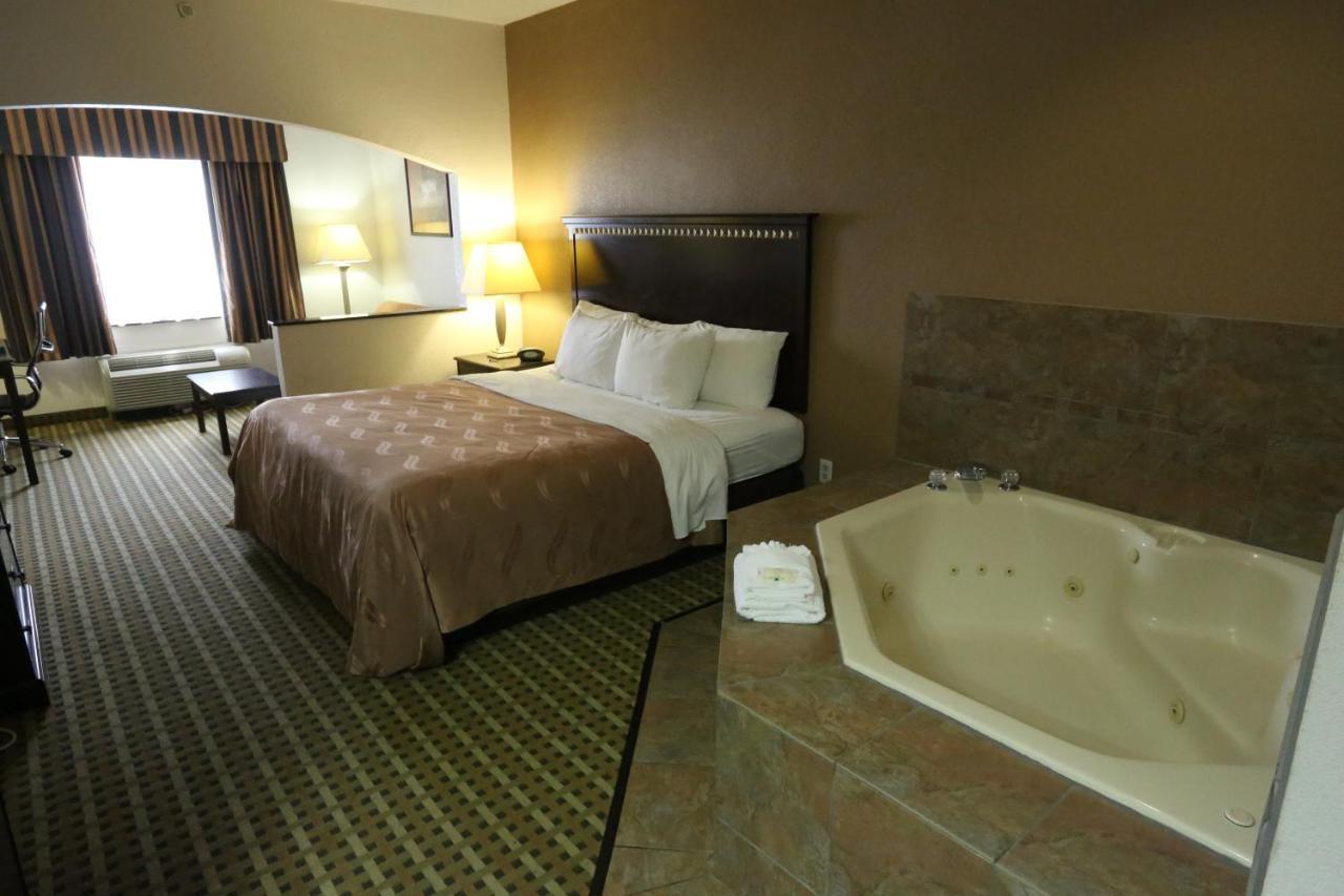 Quality Suites Burleson - Ft Worth Екстериор снимка
