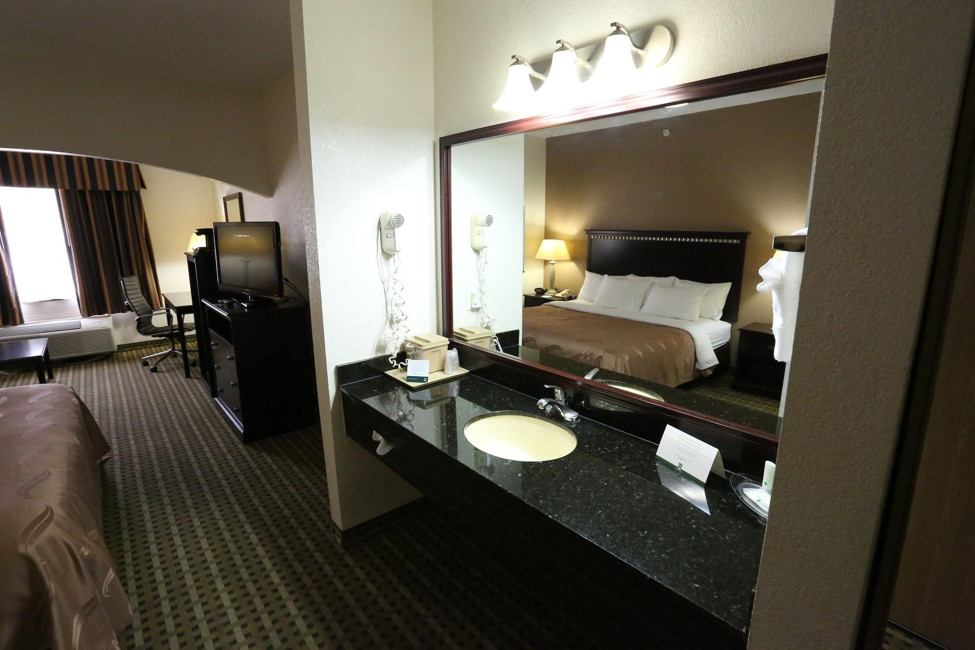 Quality Suites Burleson - Ft Worth Екстериор снимка
