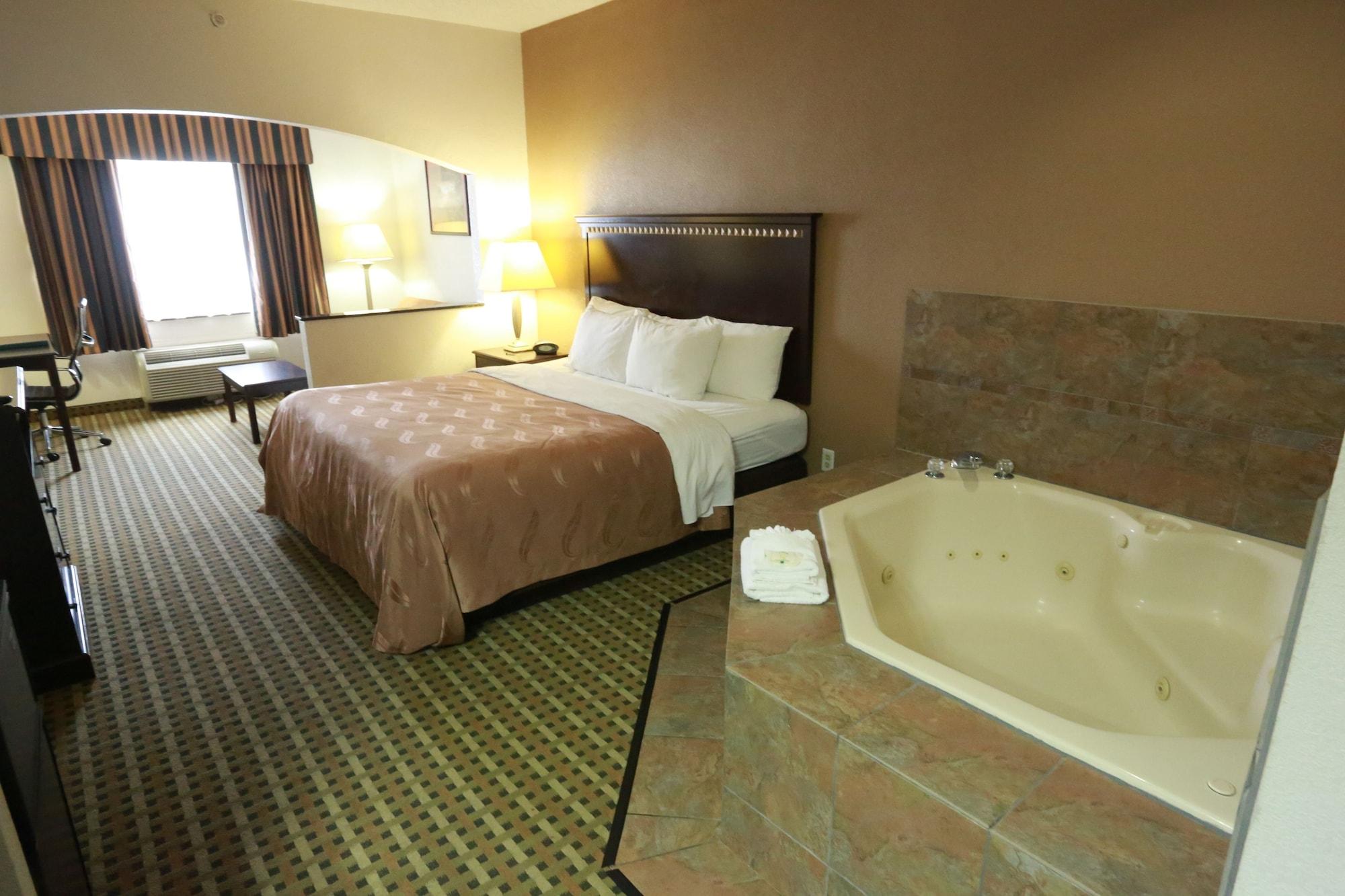 Quality Suites Burleson - Ft Worth Екстериор снимка