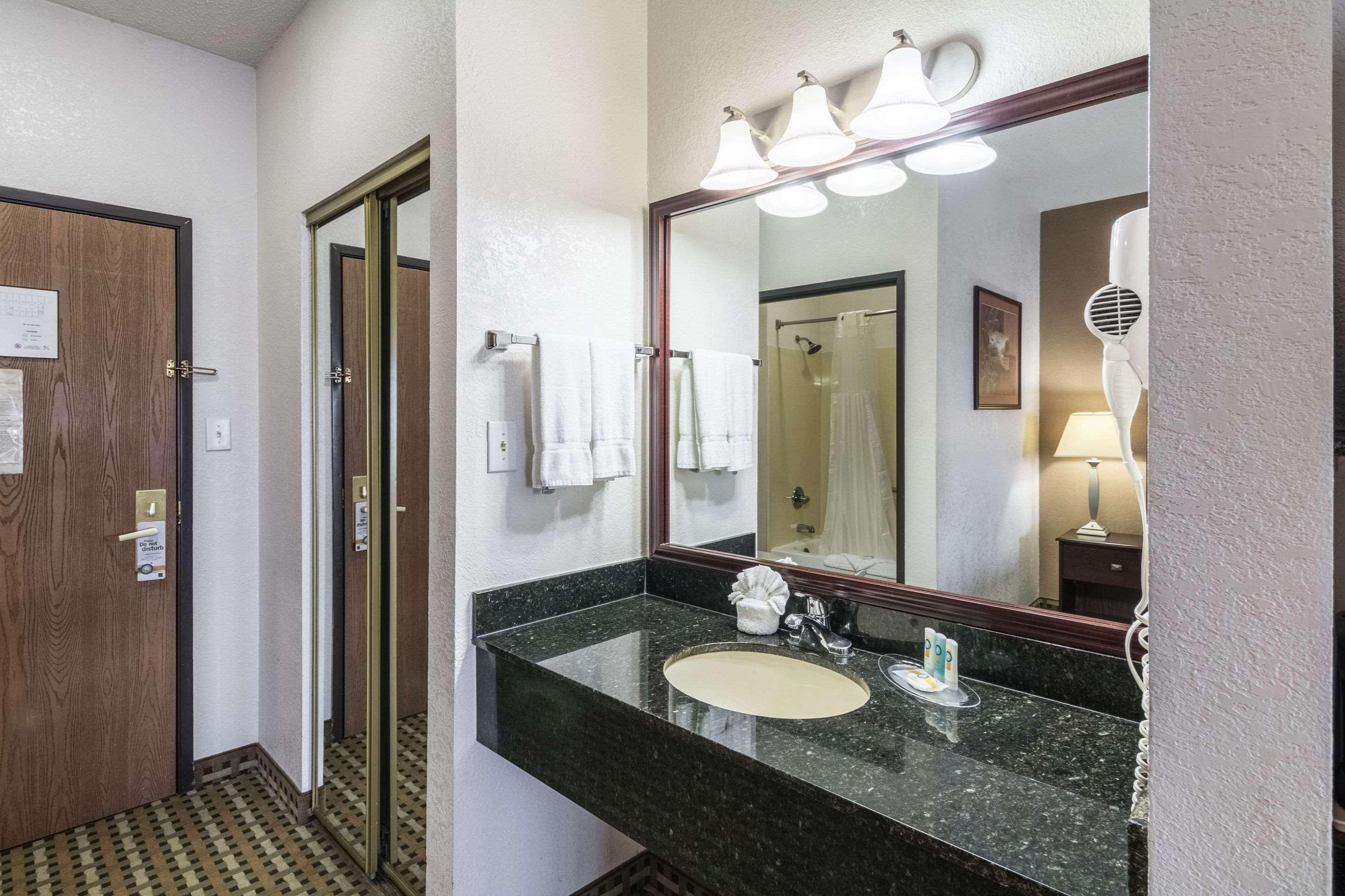 Quality Suites Burleson - Ft Worth Екстериор снимка